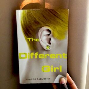 “The Different Girl” by Gordon Dahlquist, ScFi grene